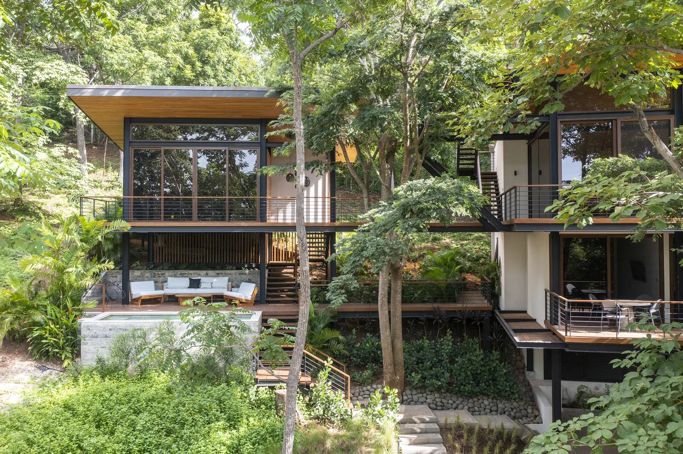 Casa Cocobolo & Treehouse, a project by Casalvolone Arquitectura