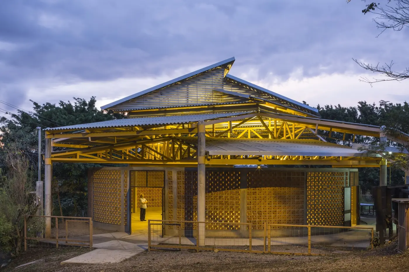 Centro Comunitario de El Rodeo de Mora, a project by Fournier-Rojas Arquitectos